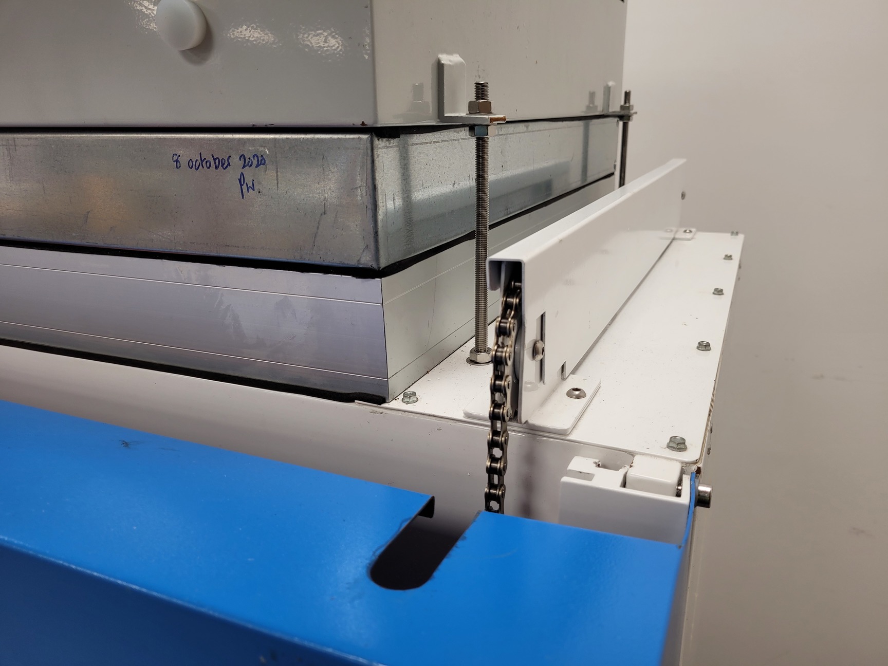 Image of Walker 2140mm Wide Vertical Laminar Flow Cabinet (2008 YOM) Lab Recirculating
