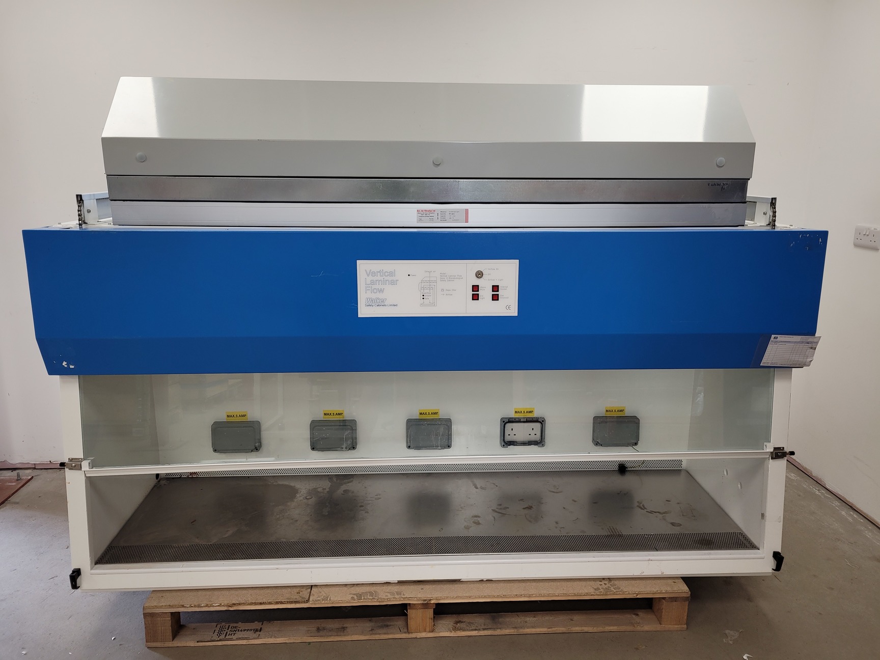 Image of Walker 2140mm Wide Vertical Laminar Flow Cabinet (2008 YOM) Lab Recirculating