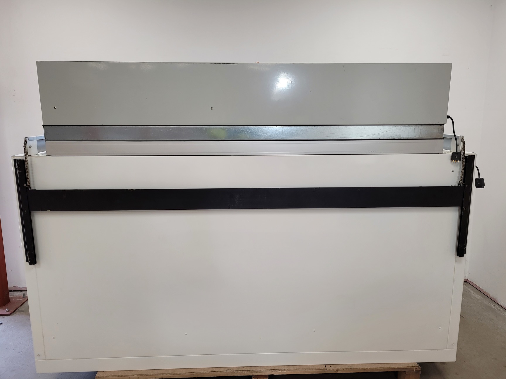 Image of Walker 2140mm Wide Vertical Laminar Flow Cabinet (2008 YOM) Lab Recirculating