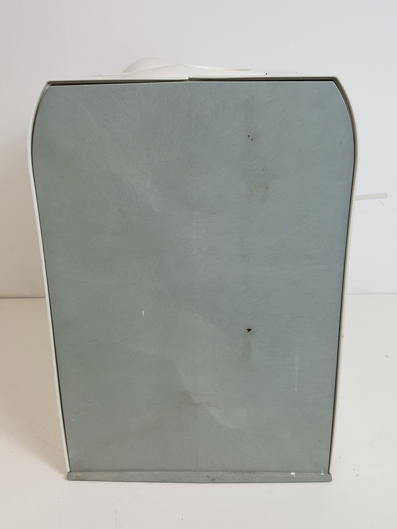 Image of Millipore Elix Advantage 3 Water Purification System with E-Pod Remote Dispenser