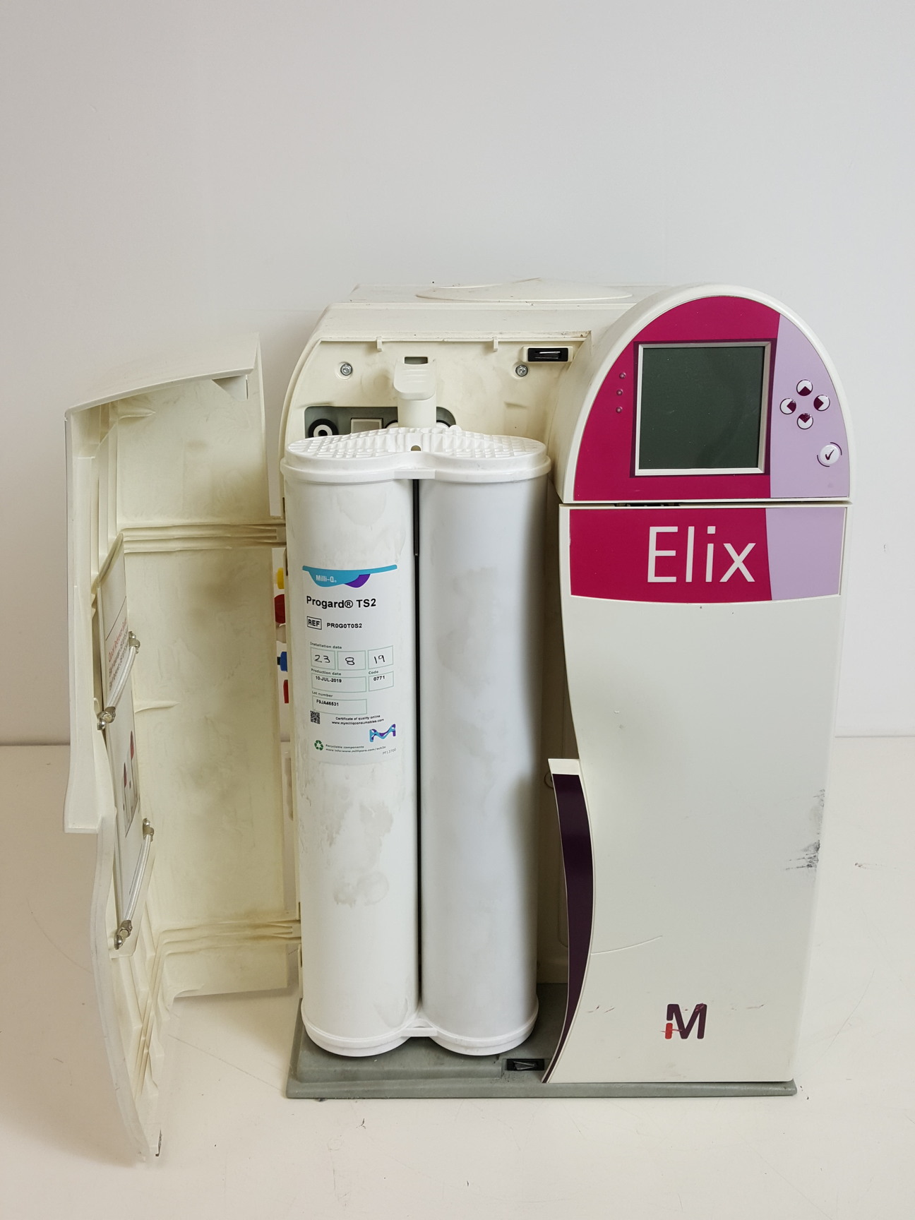 Image of Millipore Elix Advantage 3 Water Purification System with E-Pod Remote Dispenser
