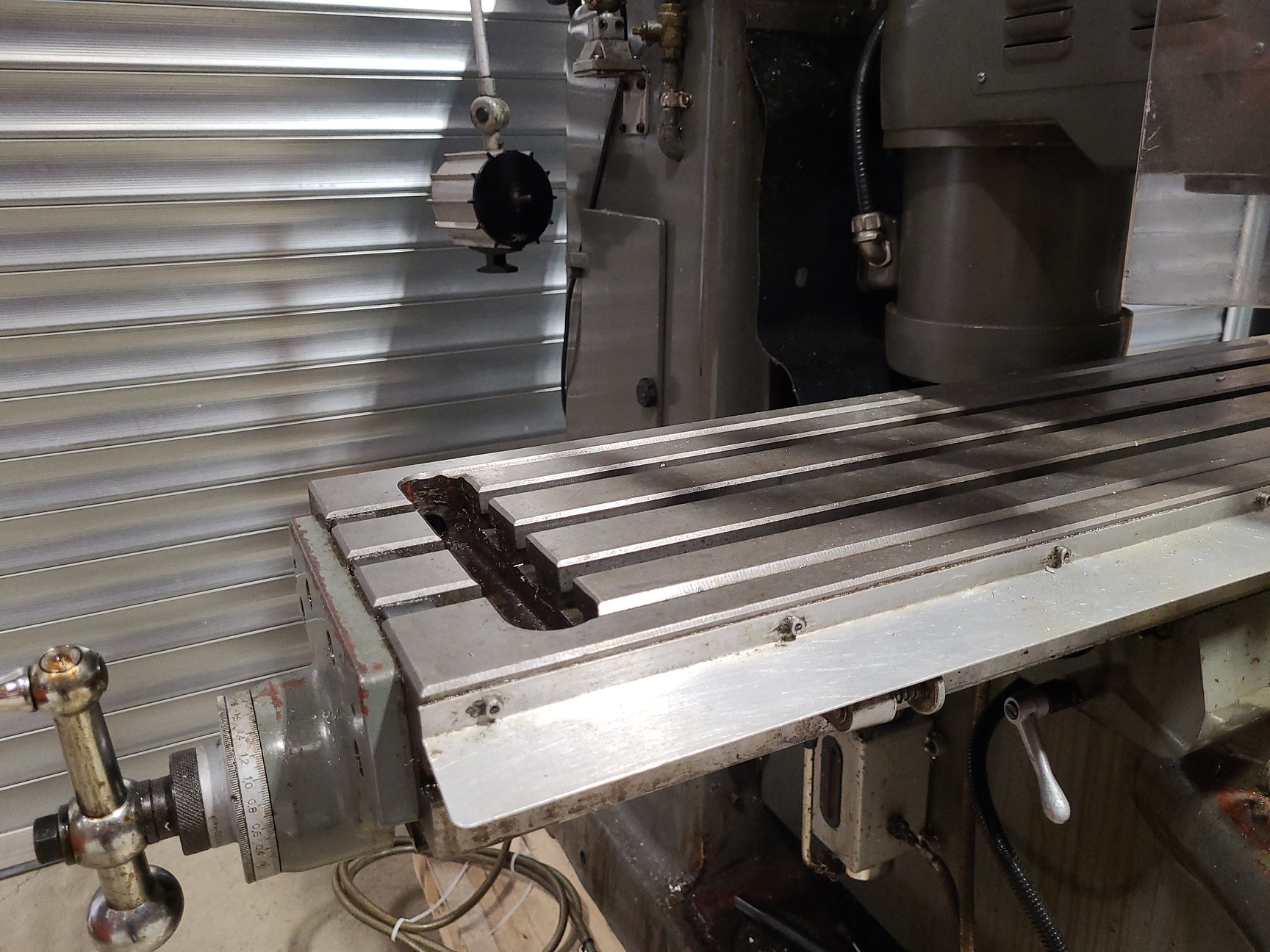 Image of King Rich KR-V2000 Vertical Milling Machine Engineering Workshop + Work Clamps