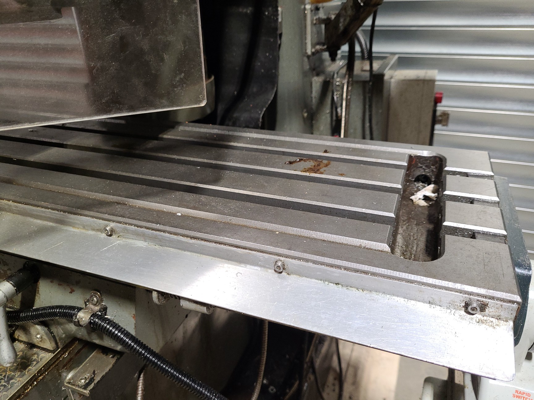 Image of King Rich KR-V2000 Vertical Milling Machine Engineering Workshop + Work Clamps