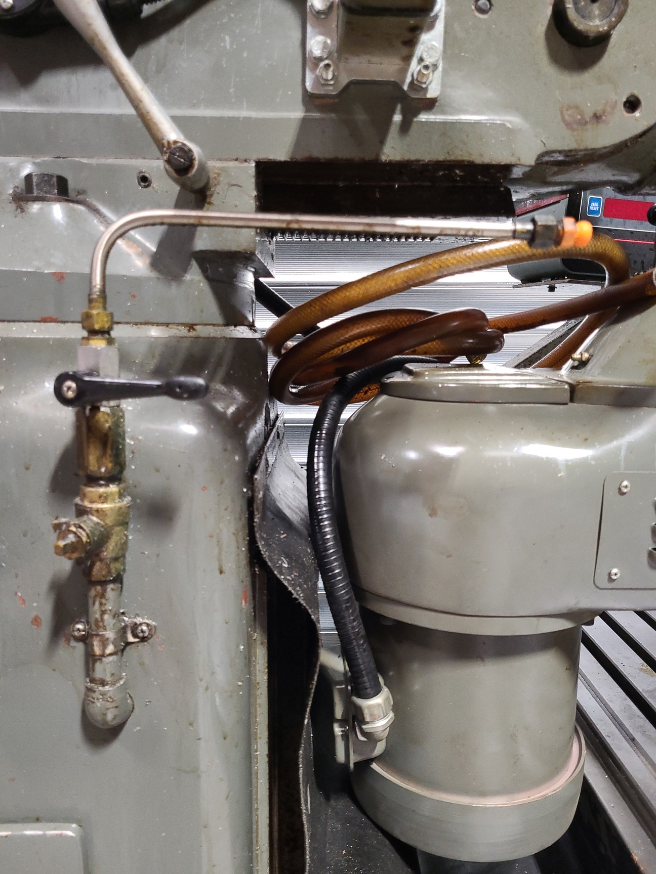 Image of King Rich KR-V2000 Vertical Milling Machine Engineering Workshop + Work Clamps