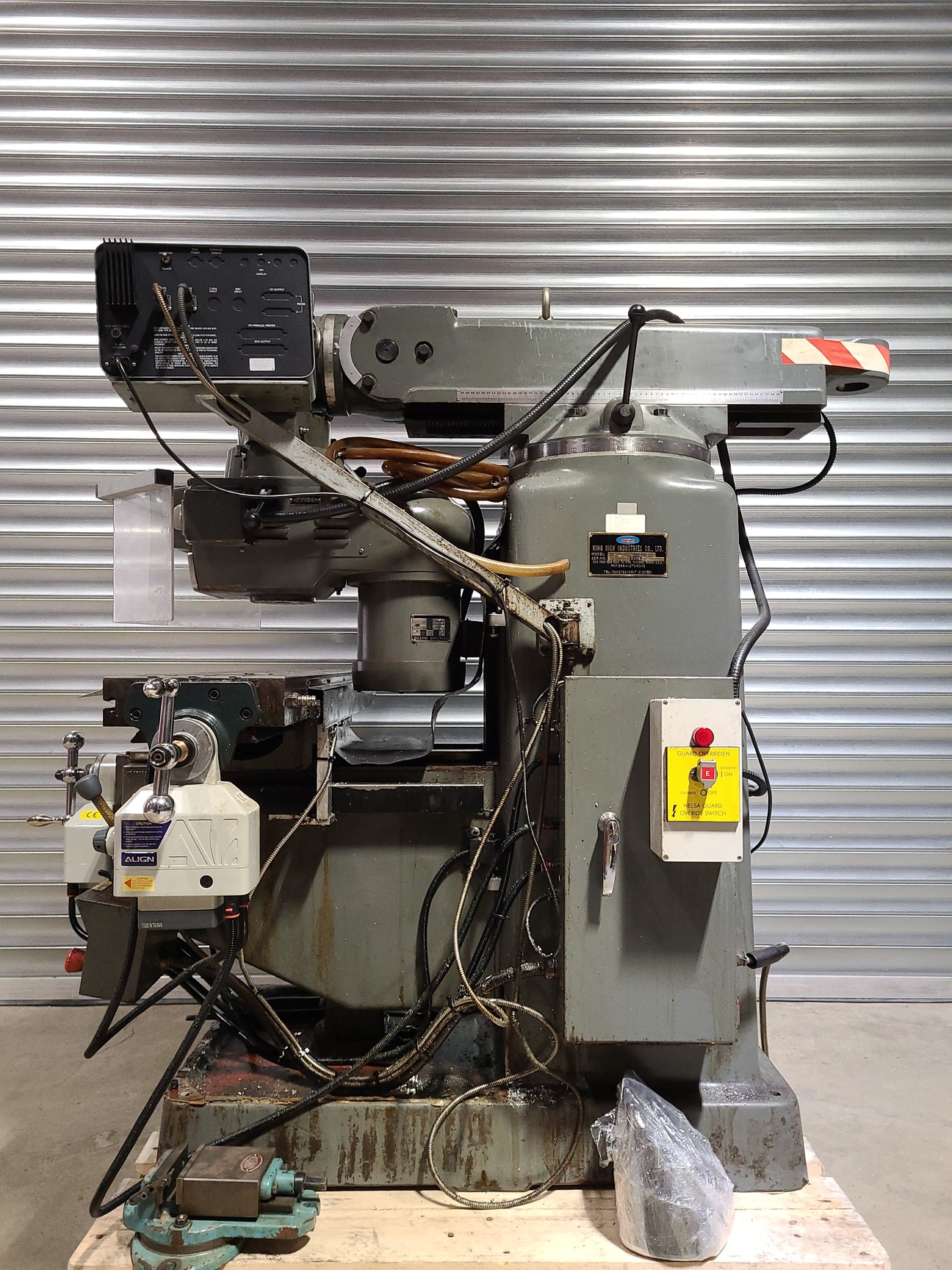 Image of King Rich KR-V2000 Vertical Milling Machine Engineering Workshop + Work Clamps