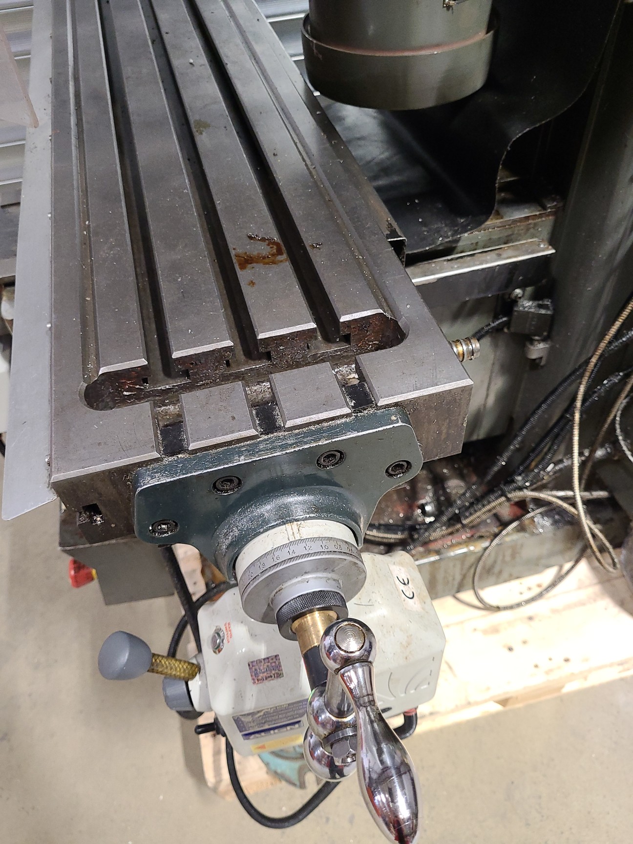 Image of King Rich KR-V2000 Vertical Milling Machine Engineering Workshop + Work Clamps