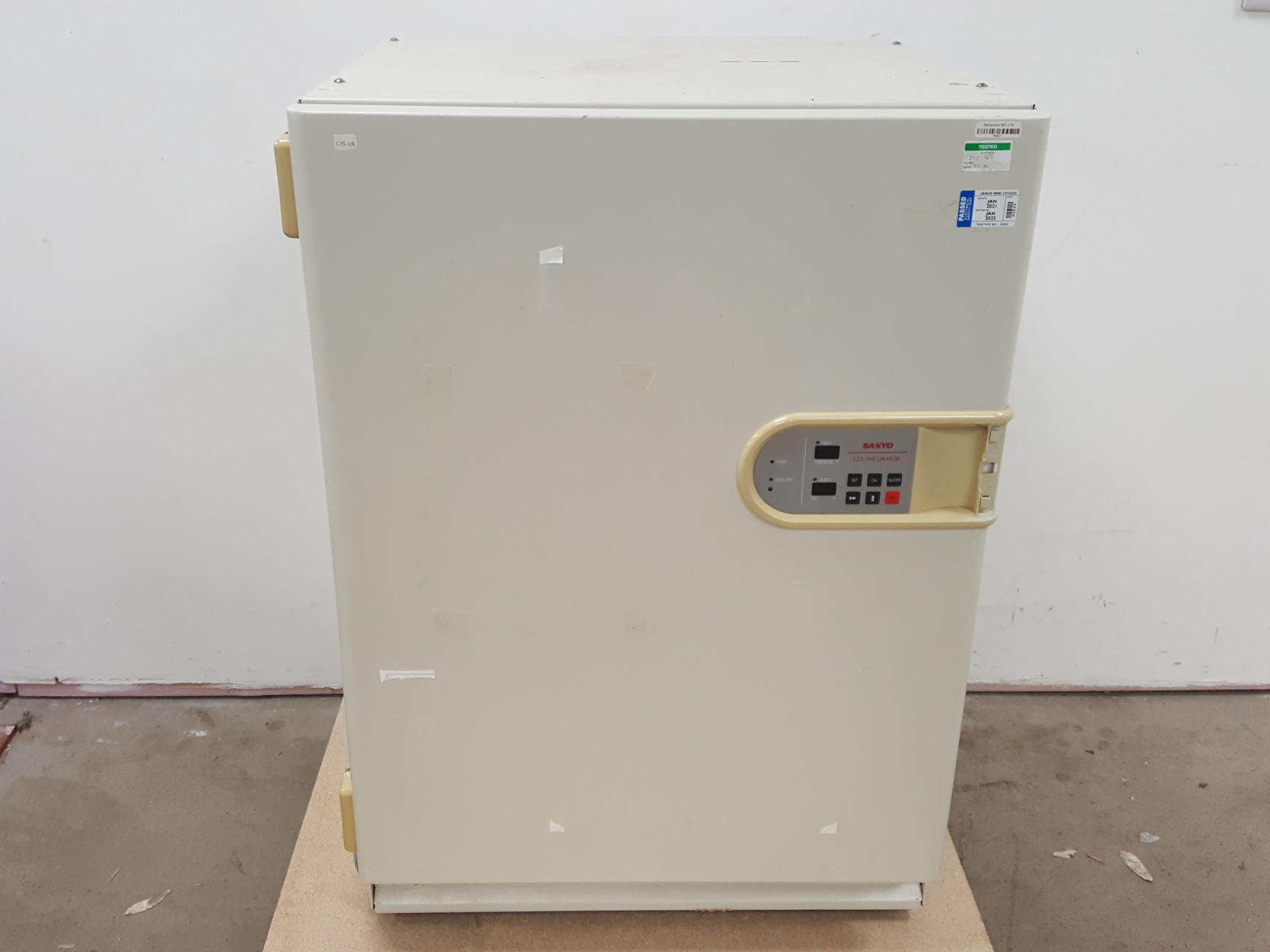 Image of Sanyo CO2 Laboratory Incubator  Model - MCO-17A Lab