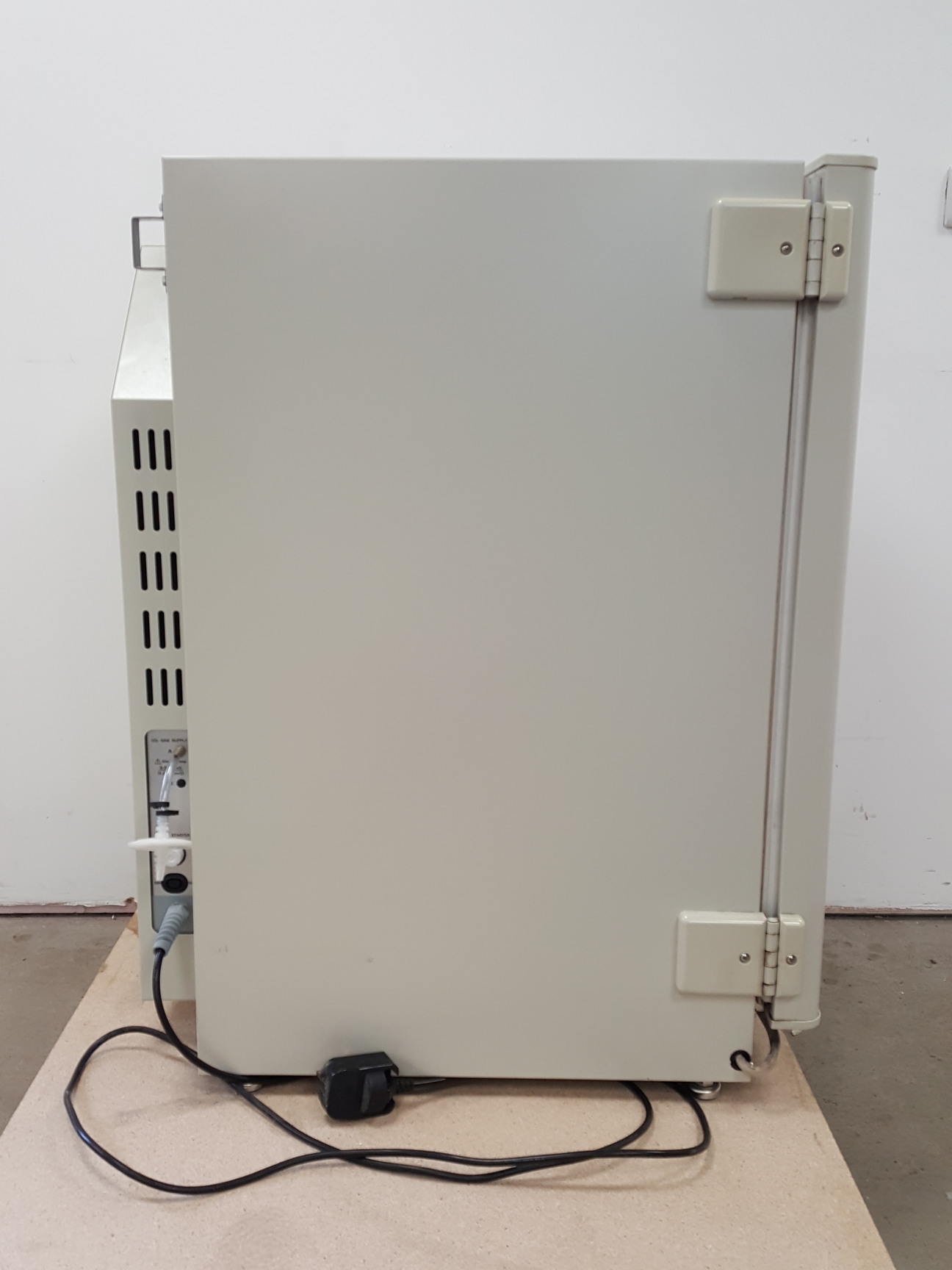 Image of Sanyo MCO-18AIC(UV) CO2 Laboratory Incubator Lab