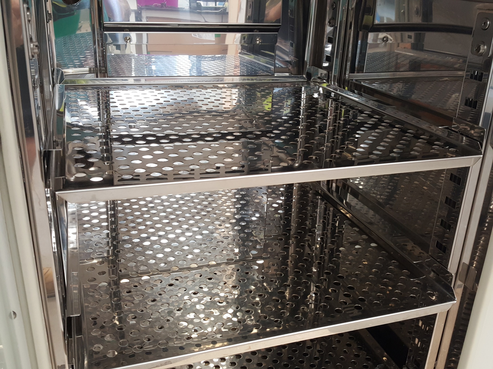 Image of Sanyo MCO-18AIC(UV) CO2 Laboratory Incubator Lab