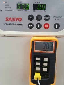 Thumbnail image of Sanyo MCO-18AIC (UV) CO2 Laboratory Incubator Lab