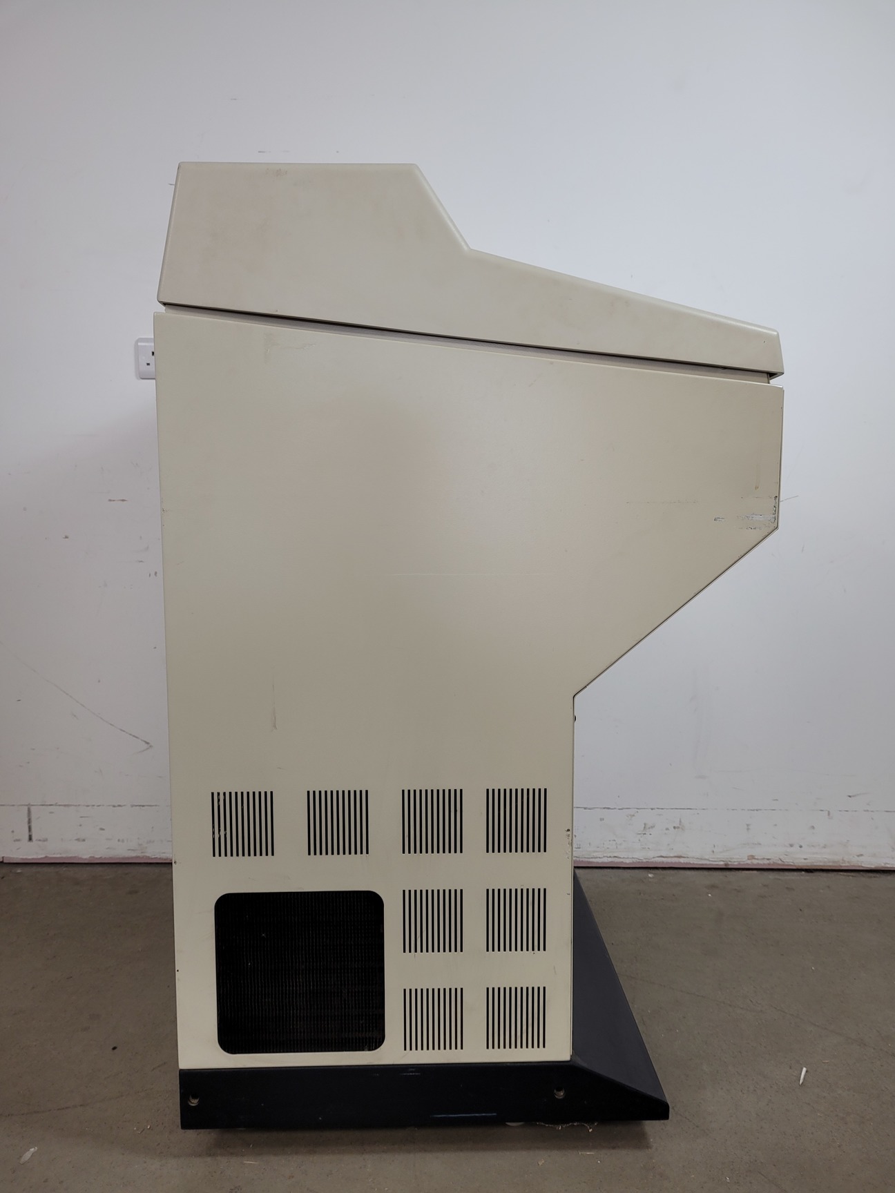 Image of Leica CM1900 Cryostat  Model CM 1900-1-1 Microtome Lab Spares/Repairs