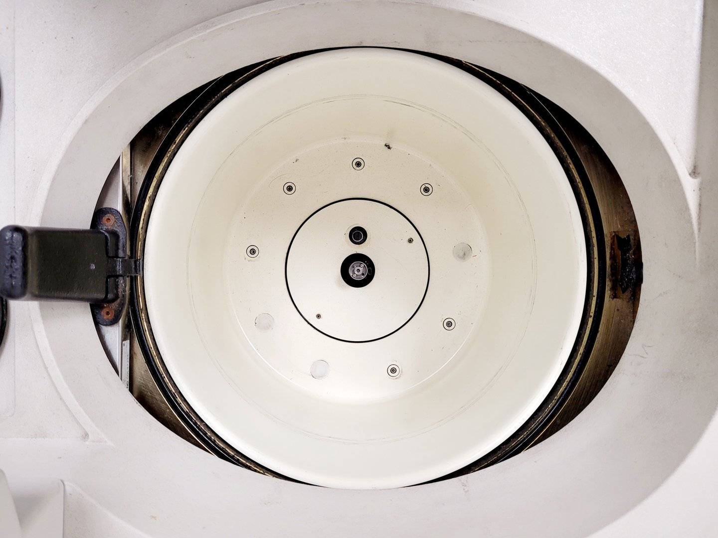 Image of Beckman Optima LE-80K Ultracentrifuge Lab