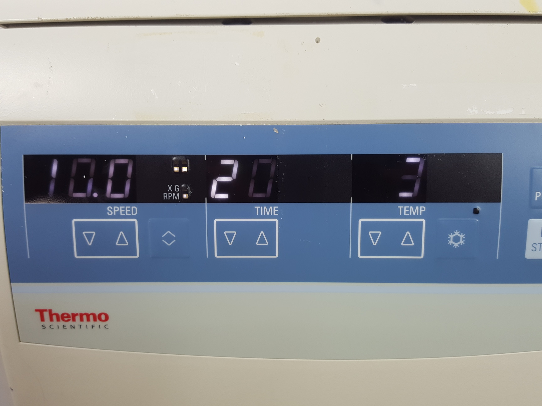 Image of Thermo Scientific Heraeus Fresco 17 Benchtop Refrigerated Centrifuge Lab