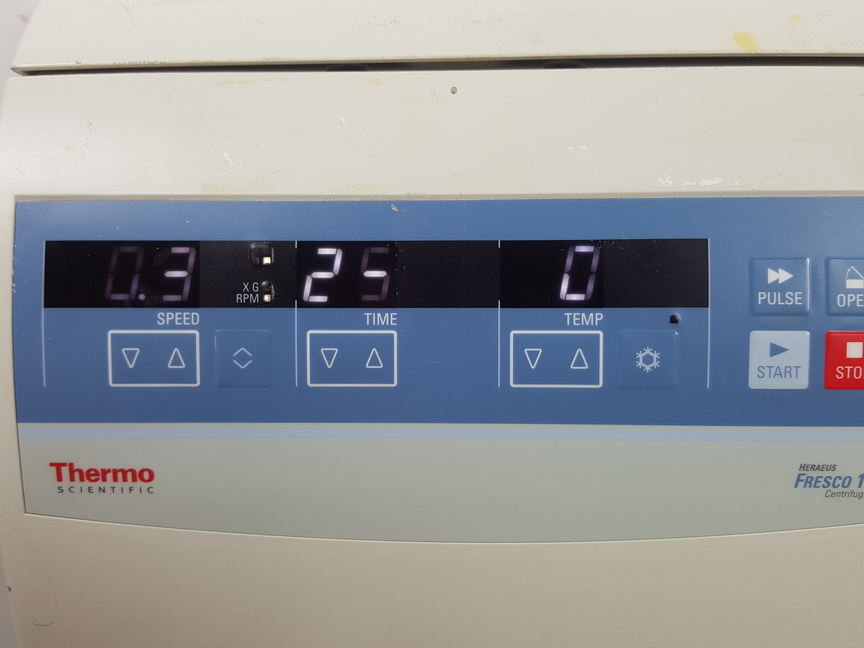 Image of Thermo Scientific Heraeus Fresco 17 Benchtop Refrigerated Centrifuge Lab