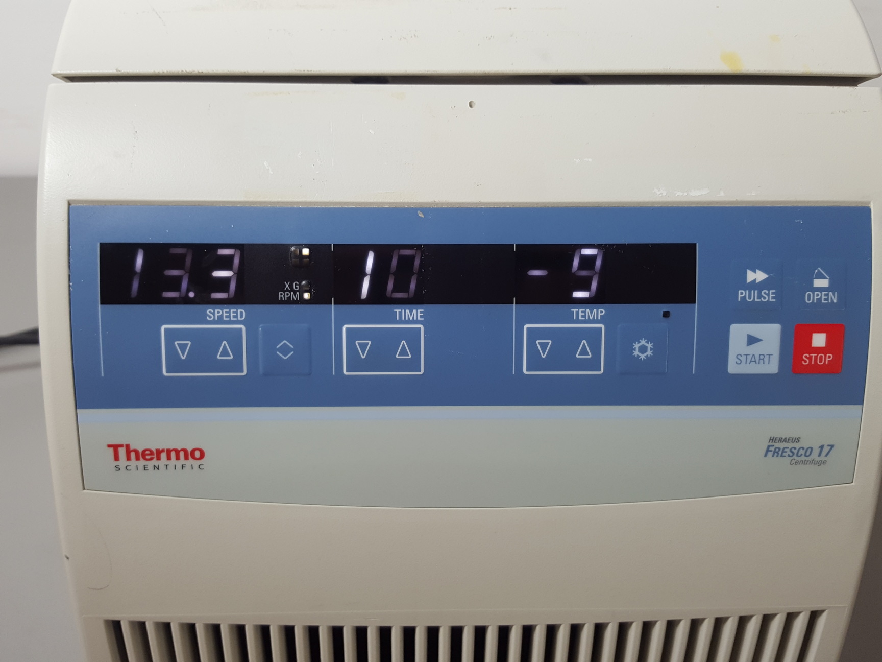 Image of Thermo Scientific Heraeus Fresco 17 Benchtop Refrigerated Centrifuge Lab