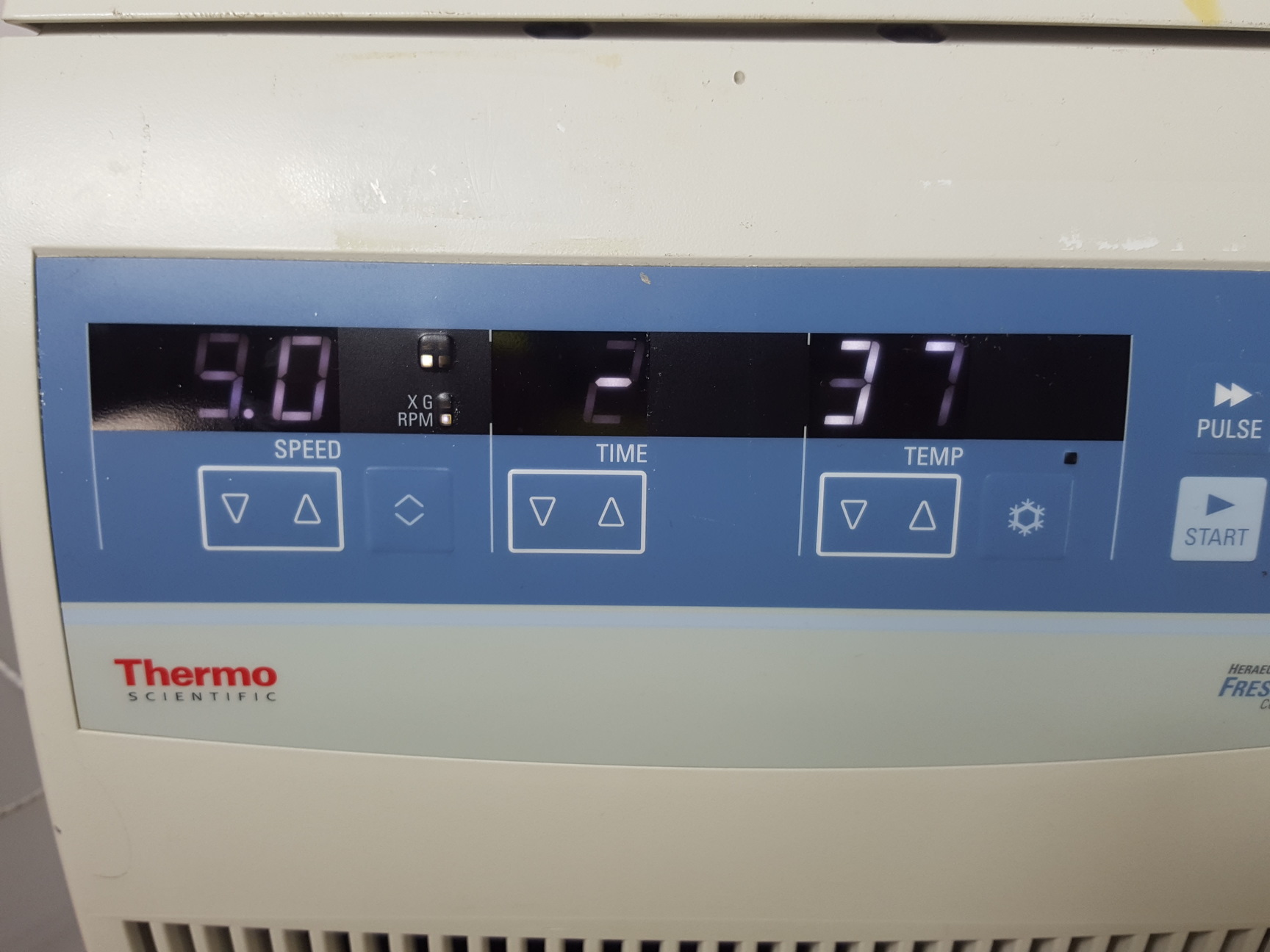 Image of Thermo Scientific Heraeus Fresco 17 Benchtop Refrigerated Centrifuge Lab