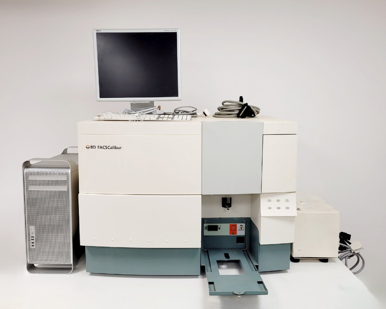 Image of BD FACSCalibur System Flow Cytometer Cell Sorter System Lab