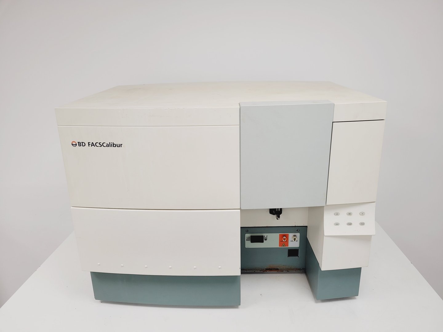 Image of BD FACSCalibur System Flow Cytometer Cell Sorter System Lab