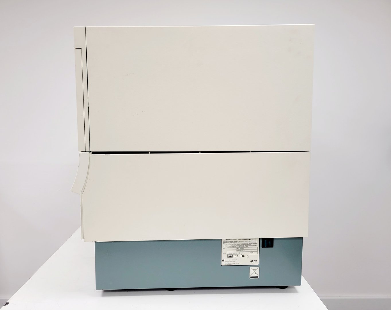 Image of BD FACSCalibur System Flow Cytometer Cell Sorter System Lab