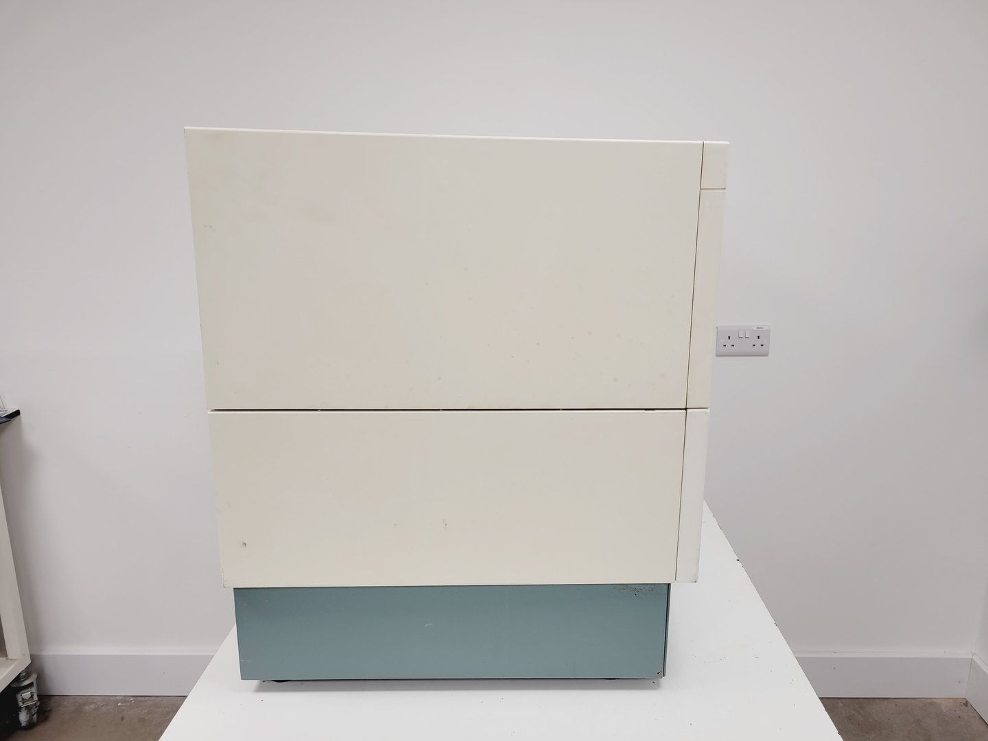 Image of BD FACSCalibur System Flow Cytometer Cell Sorter System Lab