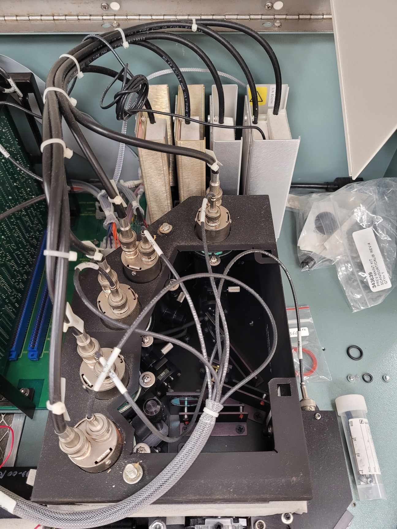 Image of BD FACSCalibur Flow Cytometer System Lab