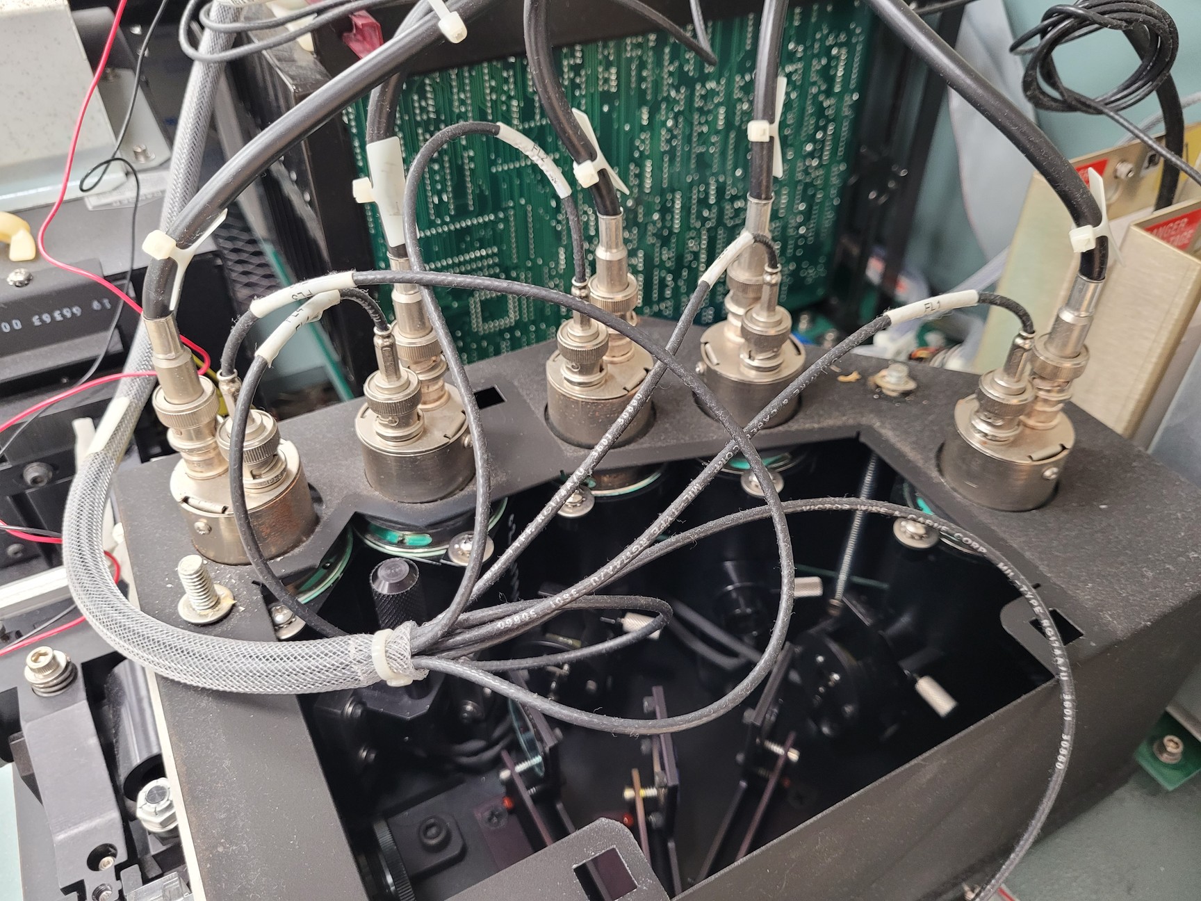 Image of BD FACSCalibur Flow Cytometer System Lab