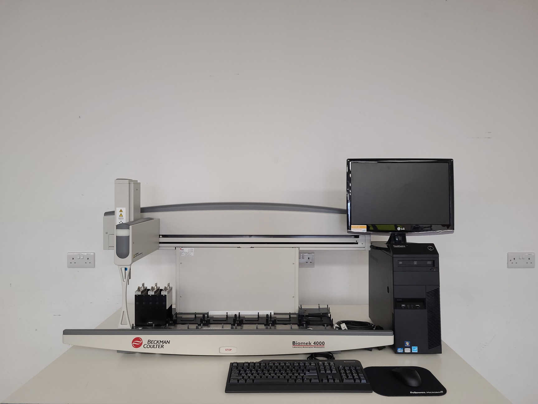 Image of Beckman Coulter Biomek 4000 High Precision Liquid Handling System Lab