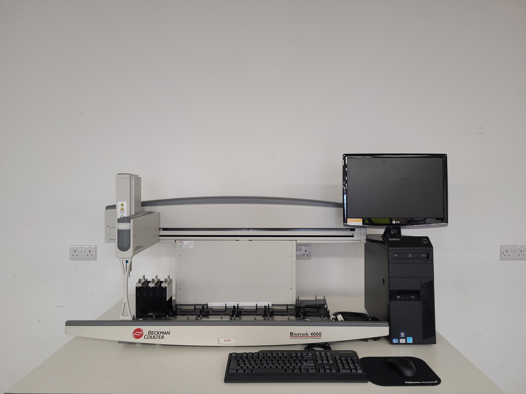Image of Beckman Coulter Biomek 4000 High Precision Liquid Handling System Lab