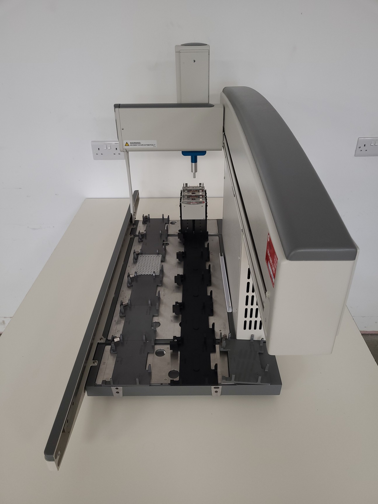 Image of Beckman Coulter Biomek 4000 High Precision Liquid Handling System Lab