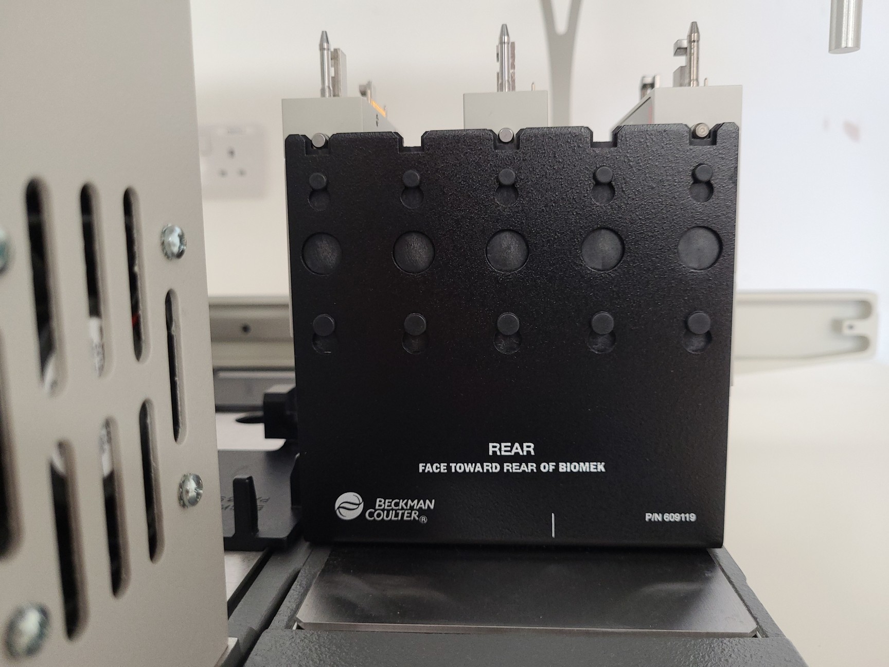 Image of Beckman Coulter Biomek 4000 High Precision Liquid Handling System Lab