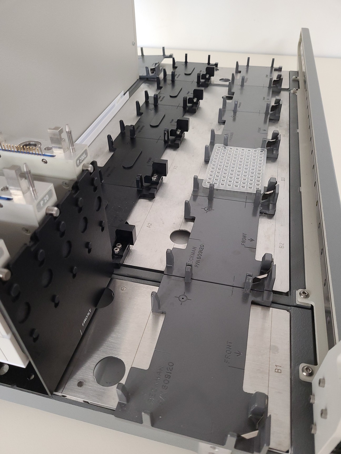 Image of Beckman Coulter Biomek 4000 High Precision Liquid Handling System Lab