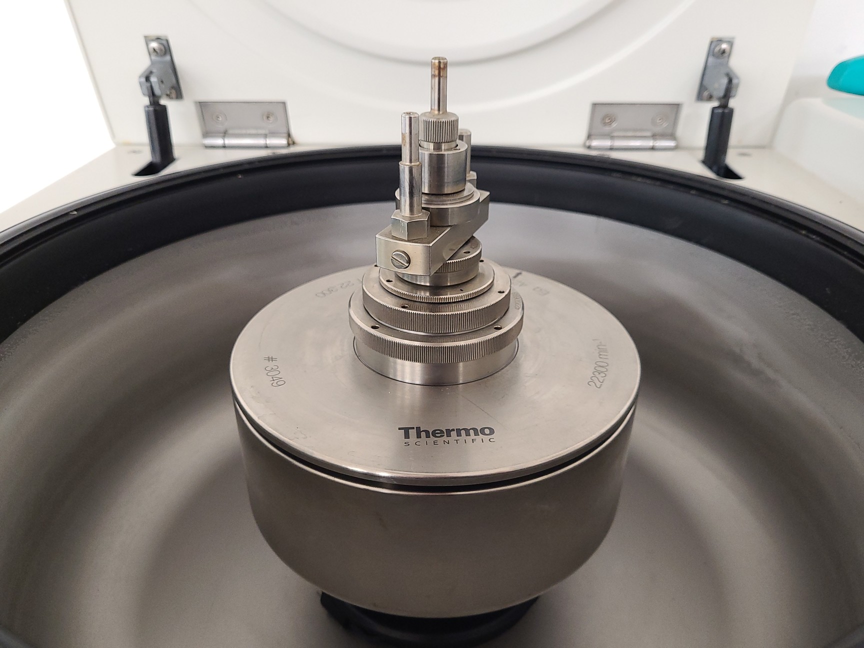 Image of Thermo Scientific Sorvall Contifuge Stratos Centrifuge with 17000rpm Rotor Lab