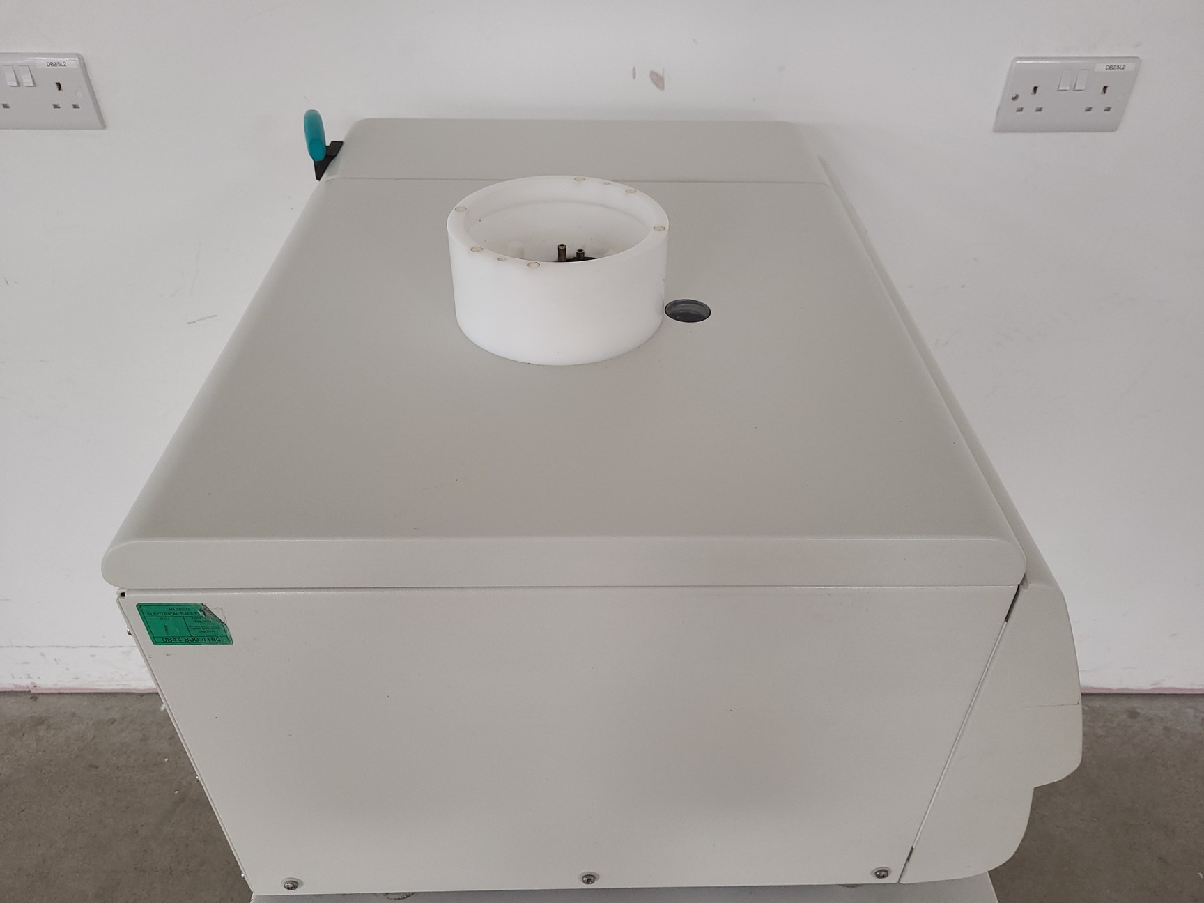 Image of Thermo Scientific Sorvall Contifuge Stratos Centrifuge with 17000rpm Rotor Lab