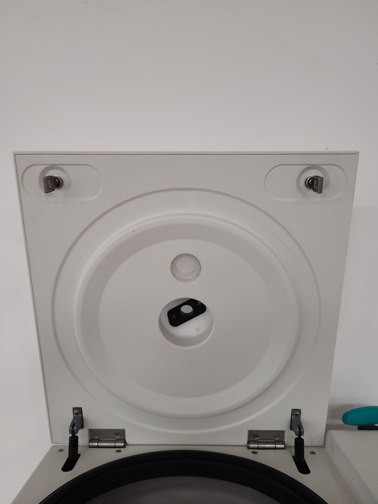 Image of Thermo Scientific Sorvall Contifuge Stratos Centrifuge with 17000rpm Rotor Lab