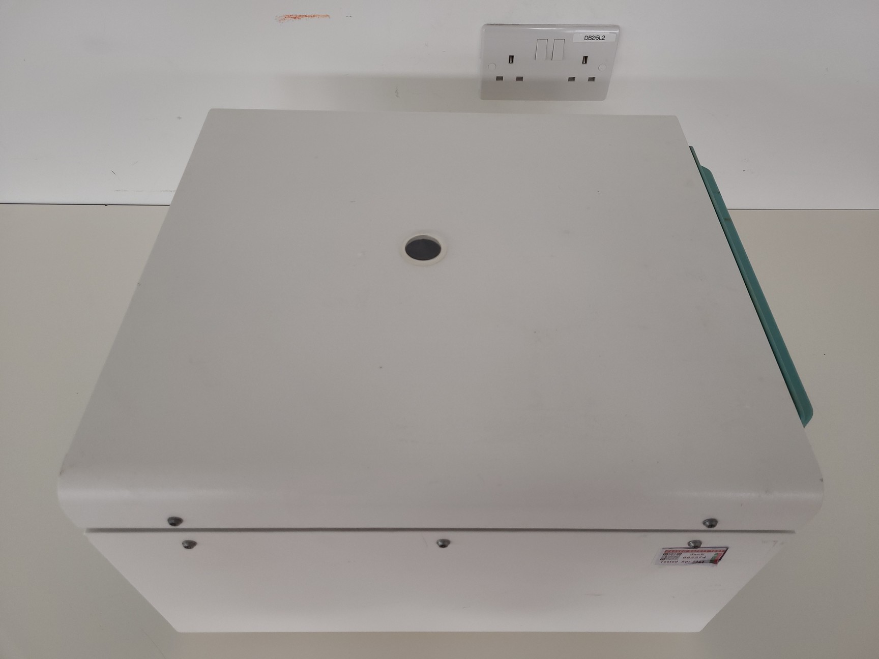 Image of Hettich Zentrifugen Rotofix 32 Benchtop Laboratory Centrifuge with 5000rpm Rotor