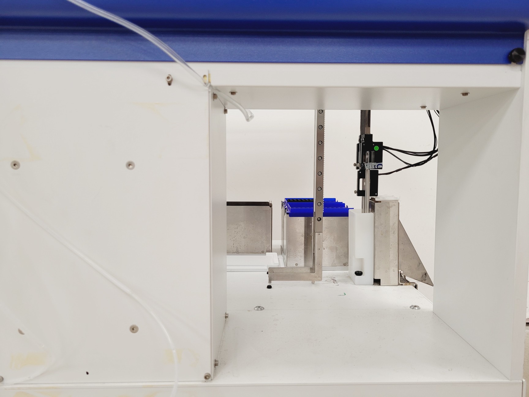 Image of Qiagen BioRobot 3000 Molecular Biology Workstation for Sample Preparation Lab