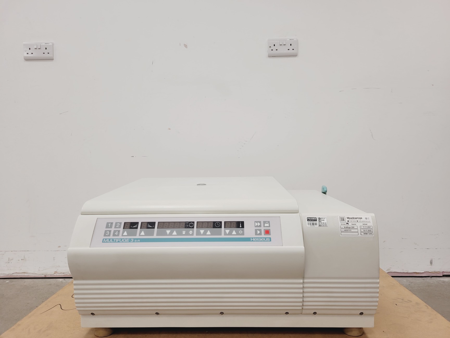 Image of Heraeus Multifuge 3S-R Centrifuge