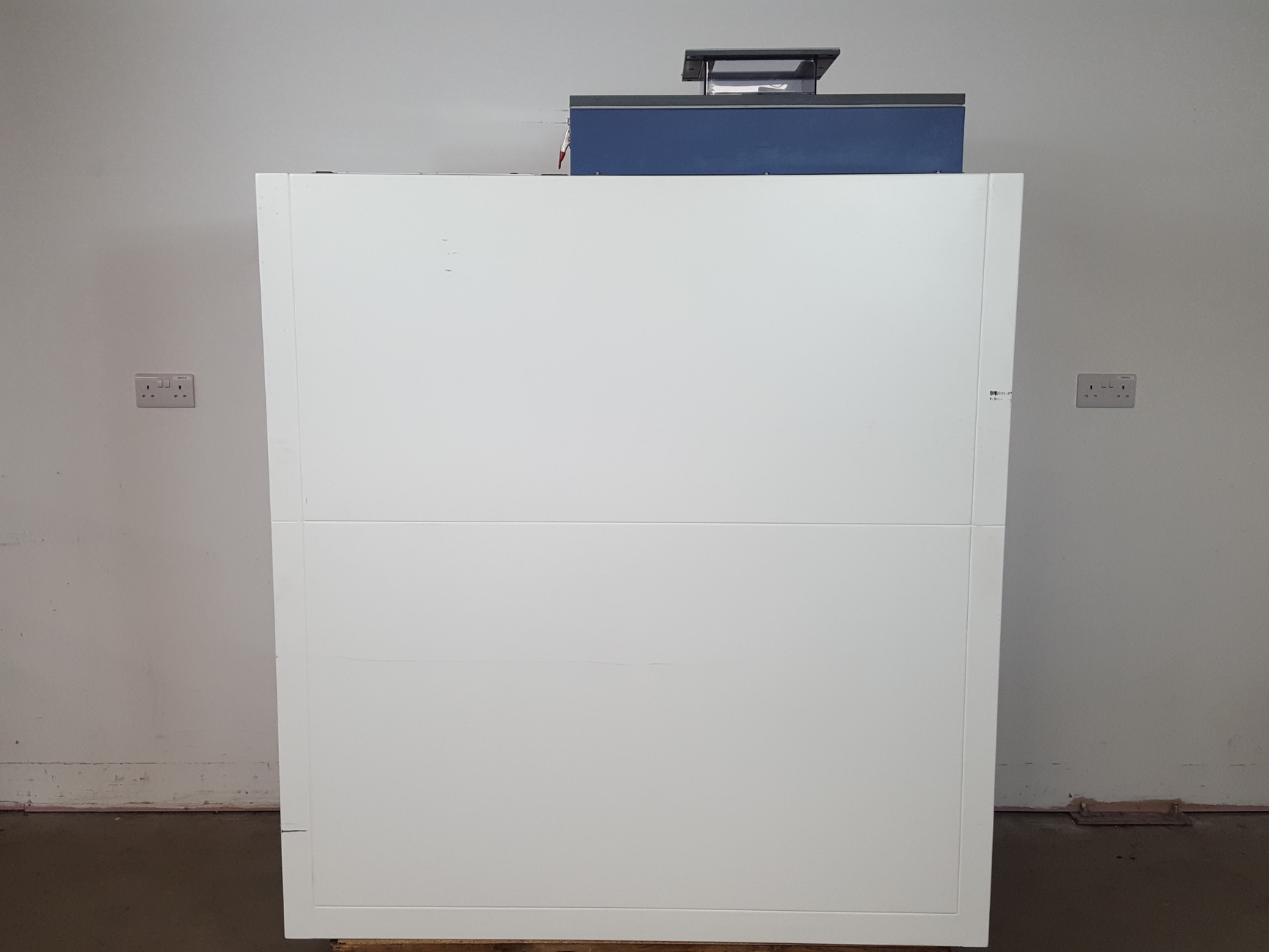 Image of ESCO Class II LP2 BSC Lab Culture Plus Microbiological Safety Cabinet Lab   