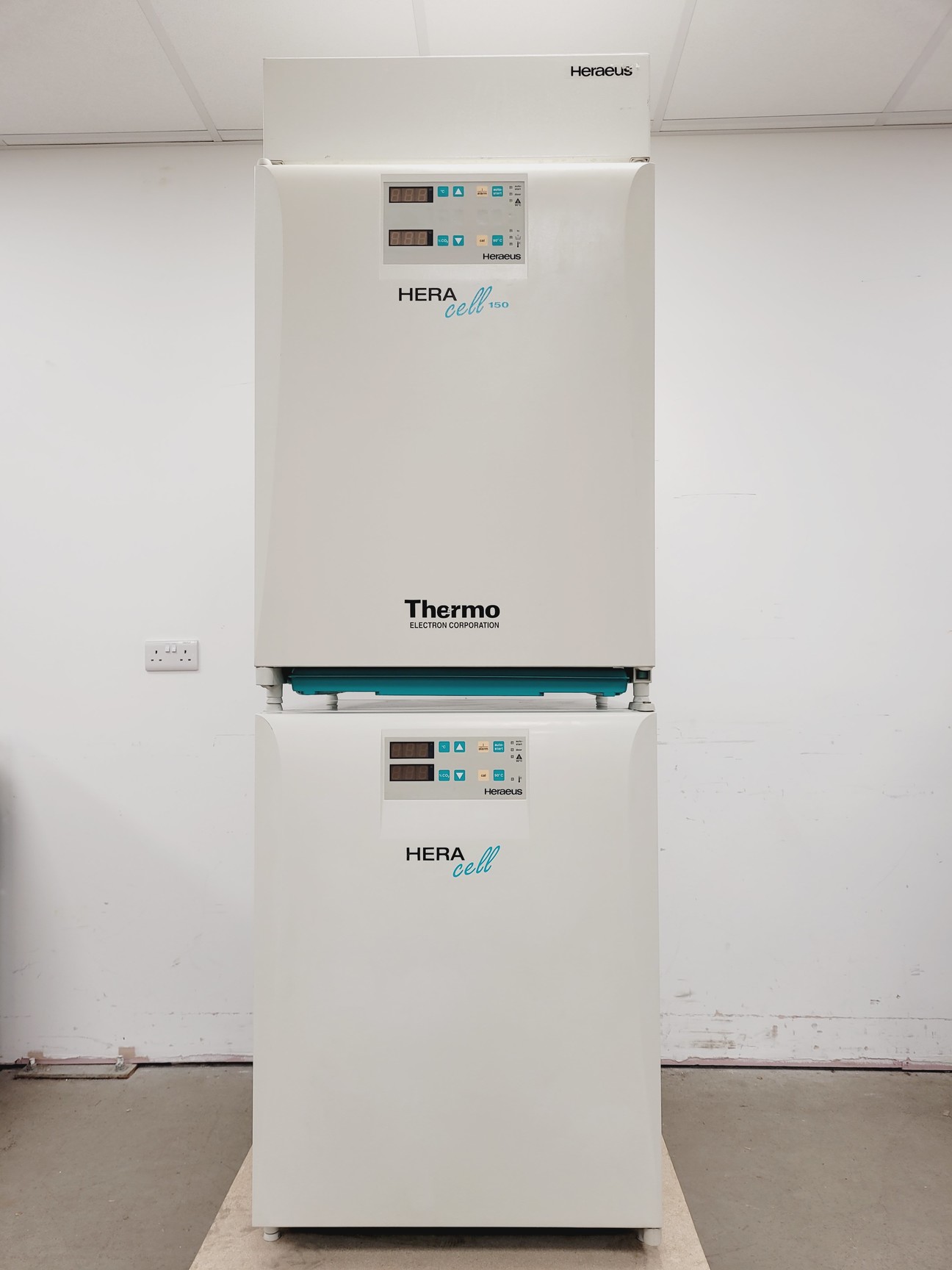 Image of Heraeus HeraCell & HeraCell 150 CO2 Laboratory Incubator Stack Lab