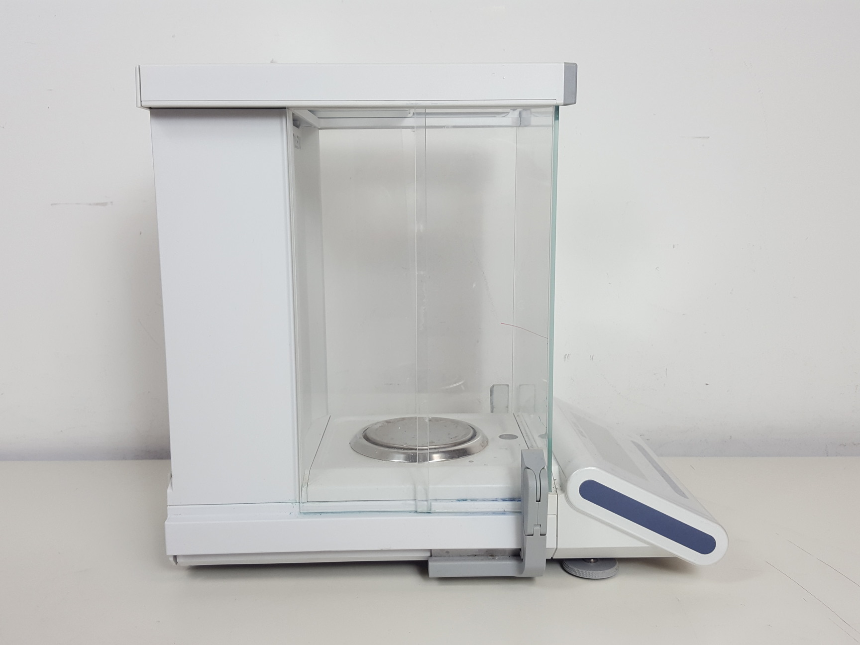 Image of Mettler Toledo MS204 Newclassic Analytical Balance Lab Scales 4dp (0.1mg) 
