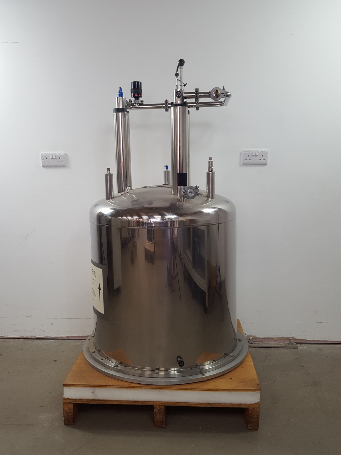 Image of Oxford Wide Bore HE Cryostat for Superconducting Magnet Lab