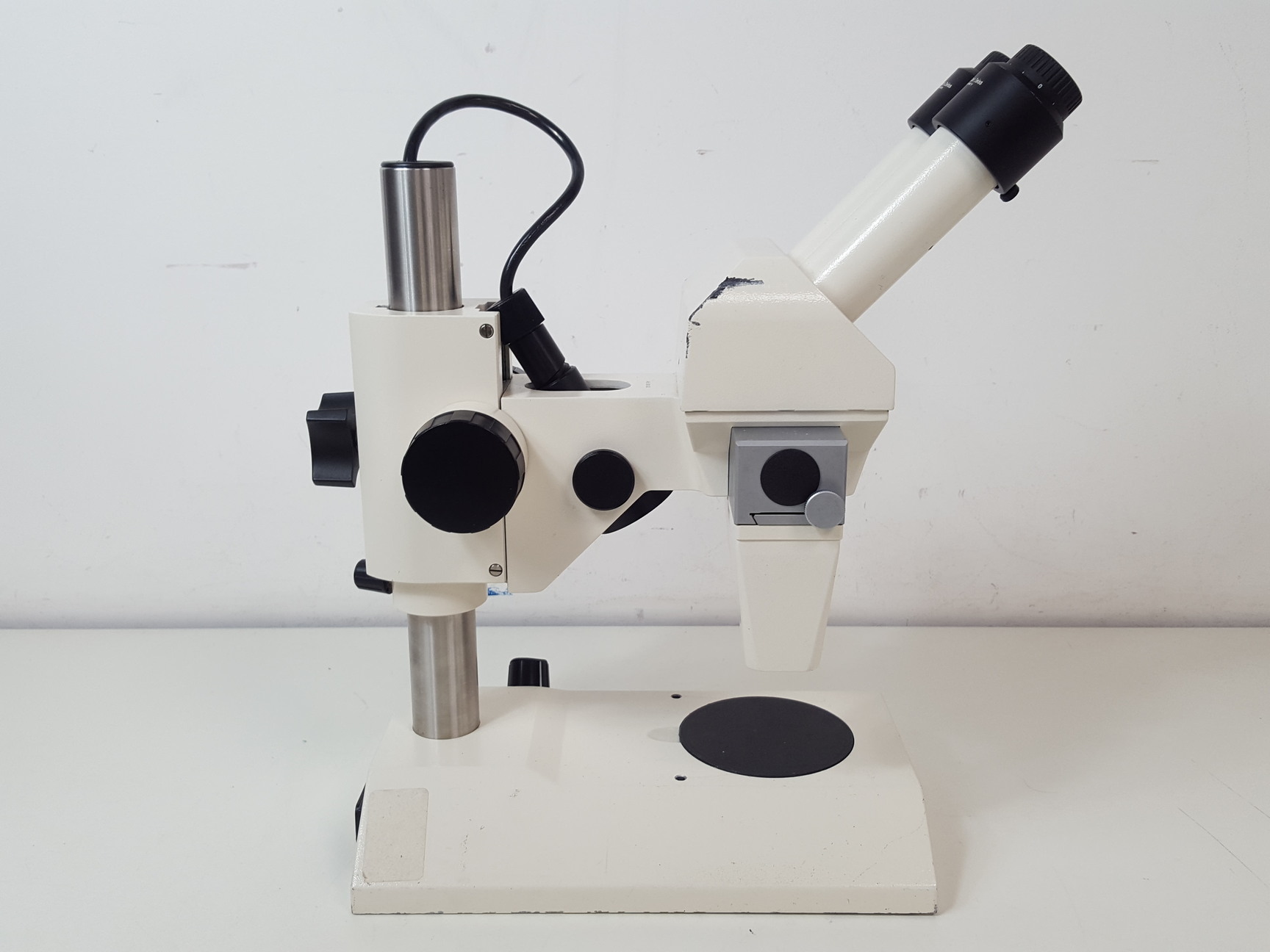 Image of Zeiss Stemi DRC Stereo Zoom Laboratory Microscope - Fixed Objectives 2X 4X Lab