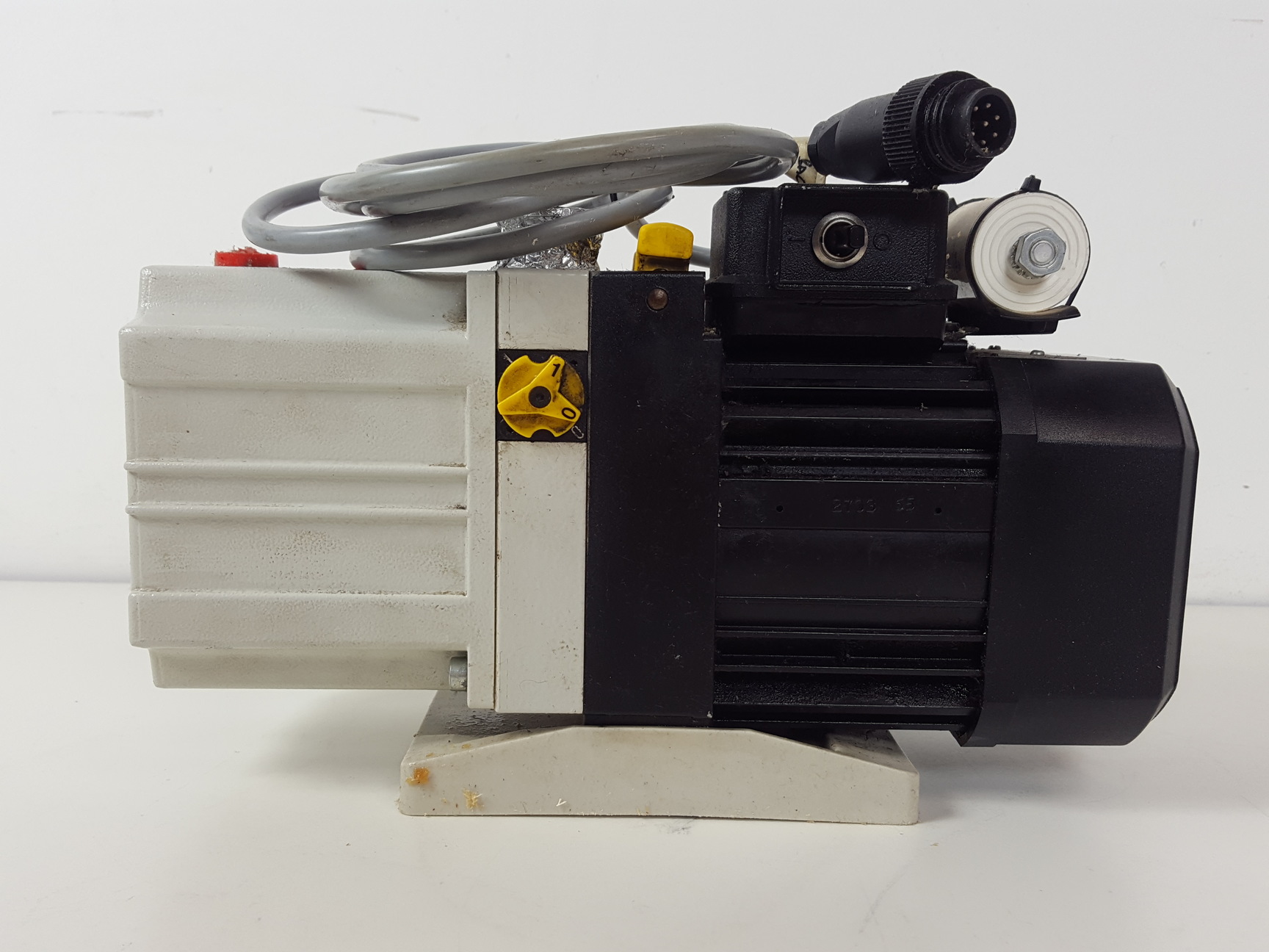 Image of Pffeifer Balzers Duo 2.5 A High Vacuum Pump Mod No. PK D41 702 Lab