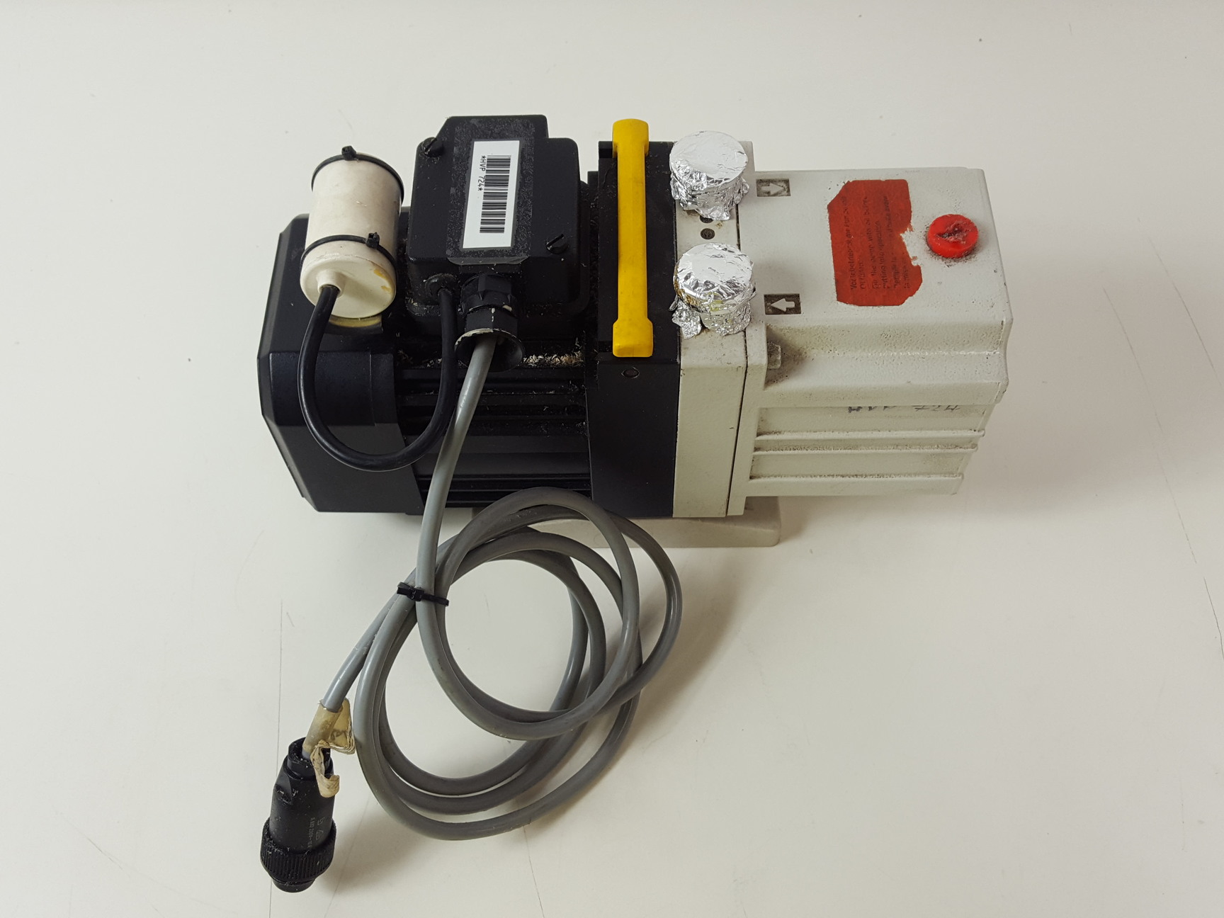 Image of Pffeifer Balzers Duo 2.5 A High Vacuum Pump Mod No. PK D41 702 Lab