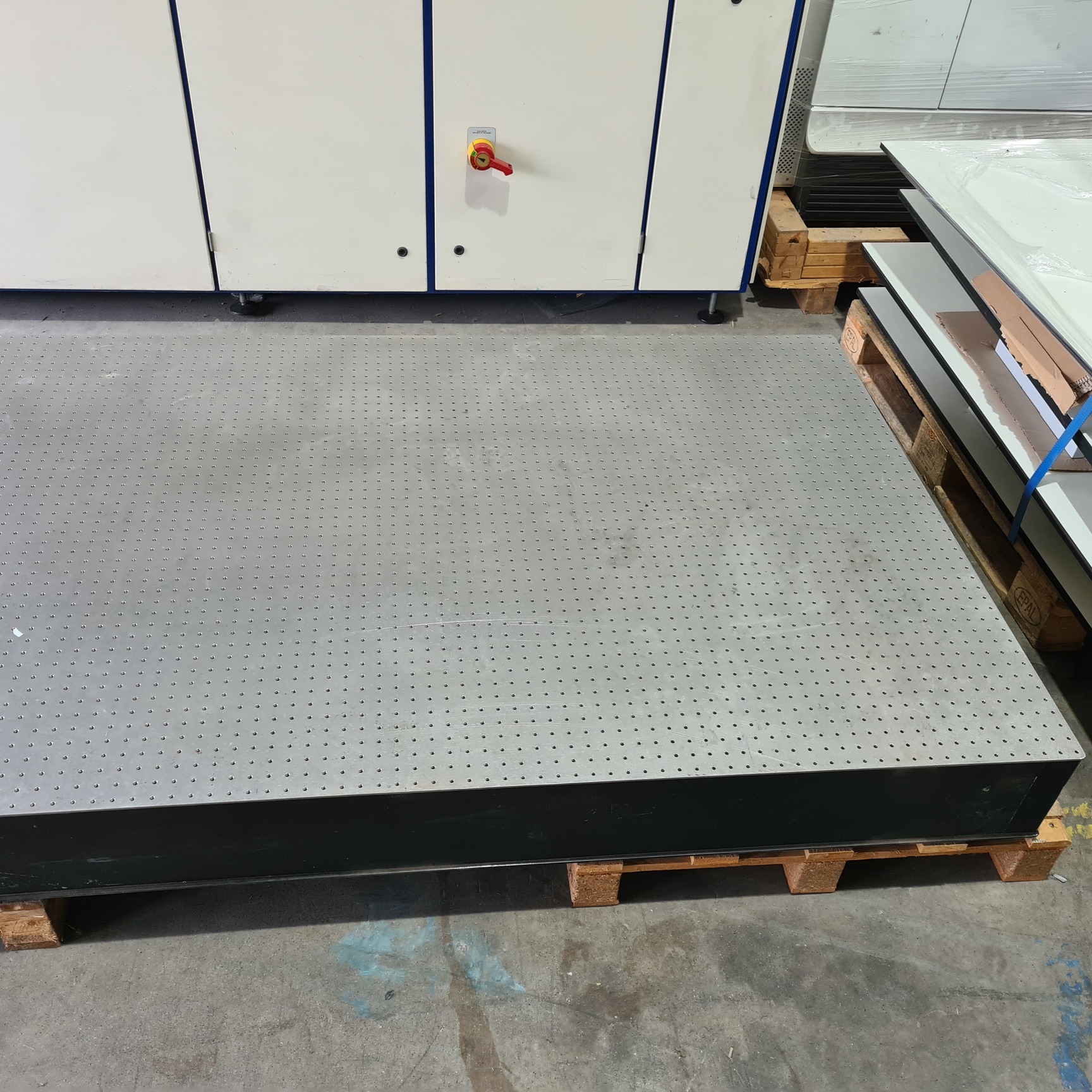 Image of Newport RS 1000 Sealed Hole Vibration Isolation Table I-2000 Lab