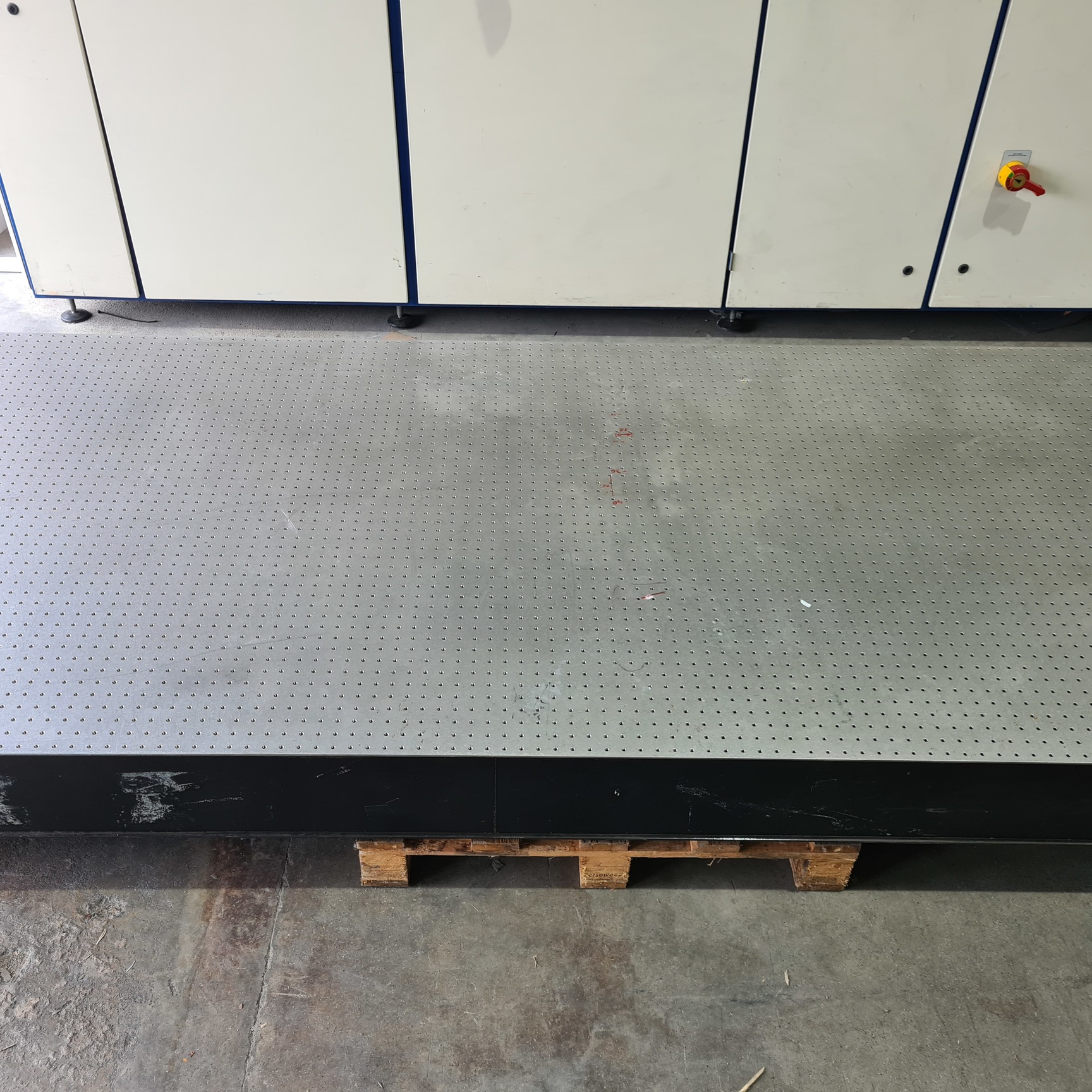 Image of Newport RS 1000 Sealed Hole Vibration Isolation Table I-2000 Lab