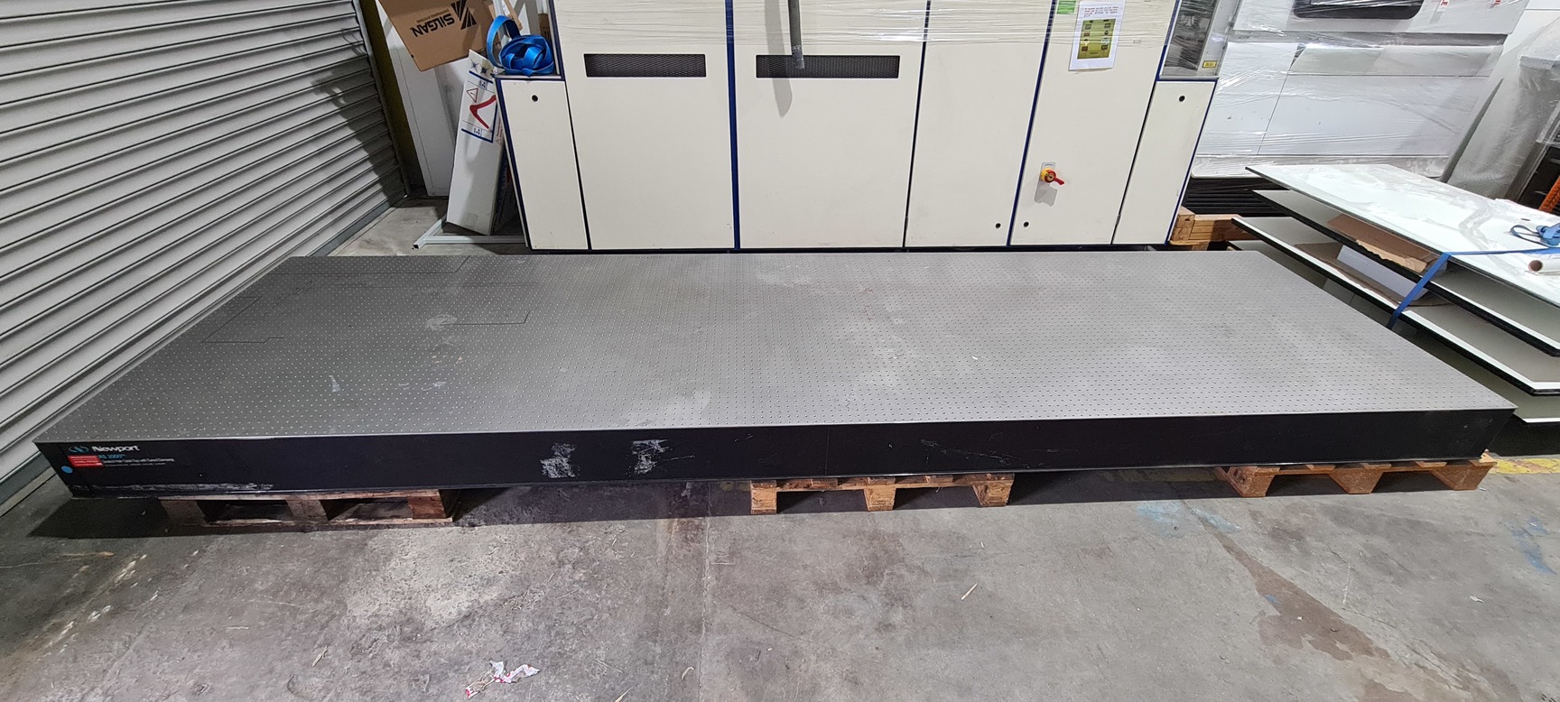Image of Newport RS 1000 Sealed Hole Vibration Isolation Table I-2000 Lab