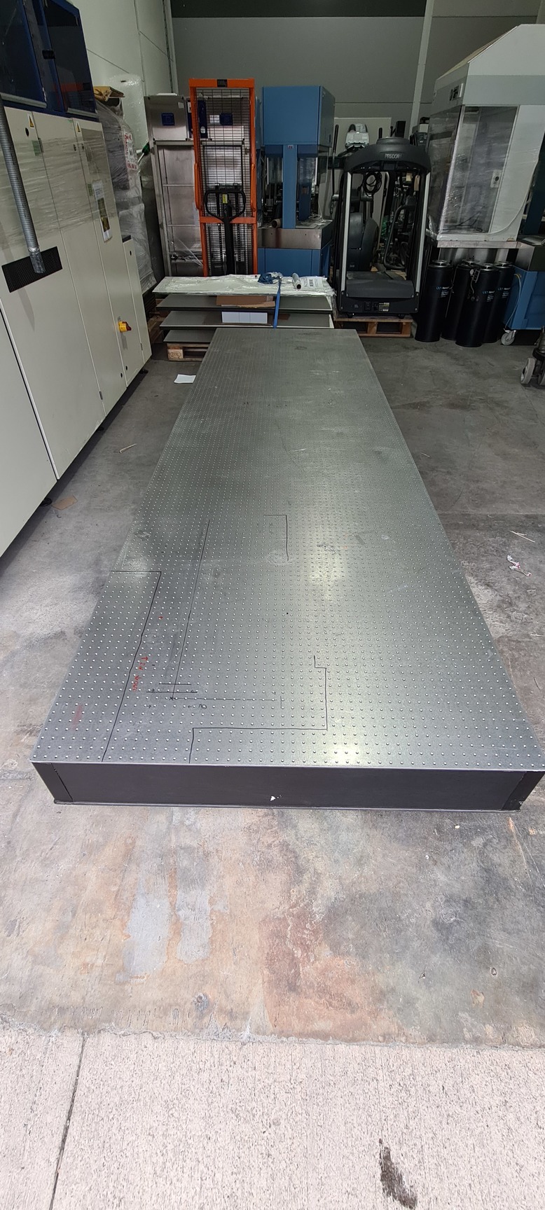 Image of Newport RS 1000 Sealed Hole Vibration Isolation Table I-2000 Lab