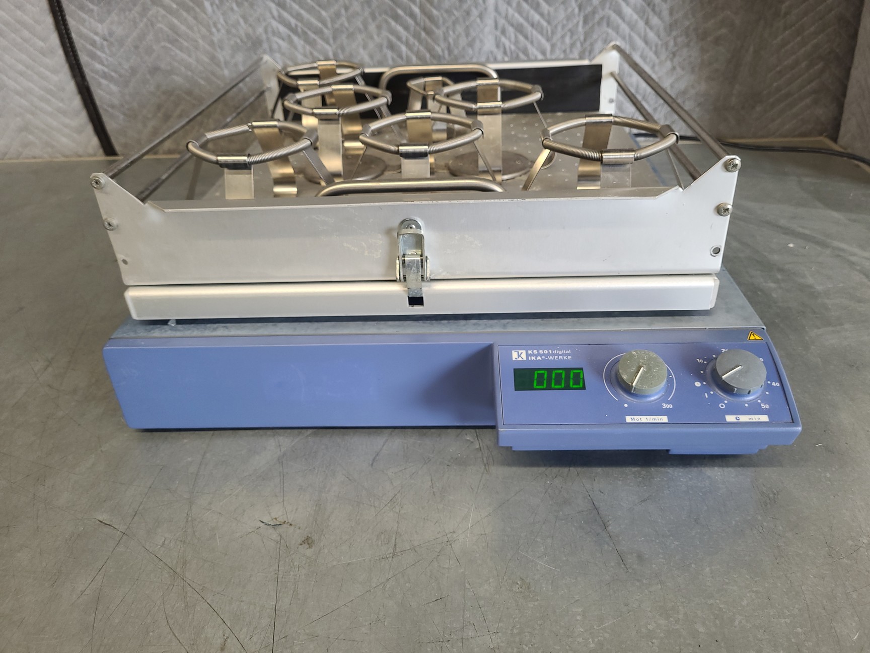 Image of IKA KS 501 D Benchtop Laboratory Platform Shaker Lab