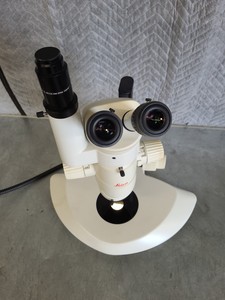 Thumbnail image of Leica MZ12.5 Stereo Microscope with CLS 150 X Light Source Lab